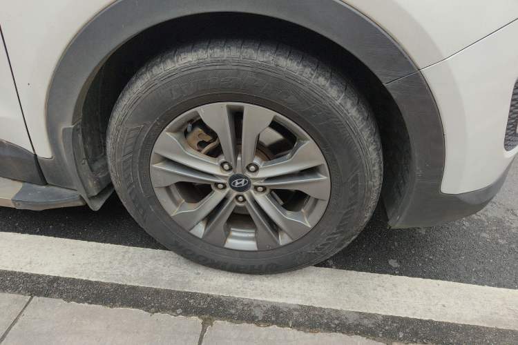 Used Hyundai Santa Fe 2015 2.0T Automatic Two-Wheel Drive Smart Version 5 Seats Right Front Wheel Hub