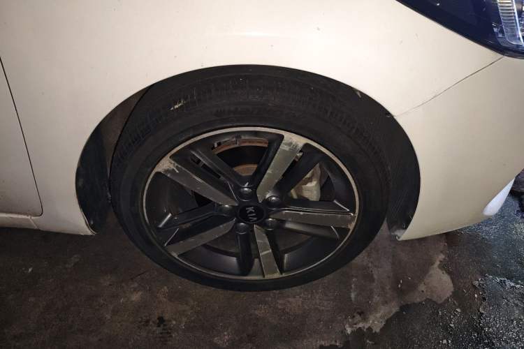 Used Kia K3 2017 1.6L Automatic 15th Anniversary Special Edition GLS Right Front Wheel Hub