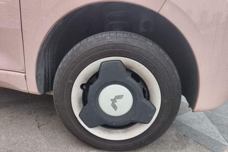 Used Wuling Hongguang MINIEV 2024 3rd Generation 215km Youth Edition Right Front Wheel Hub