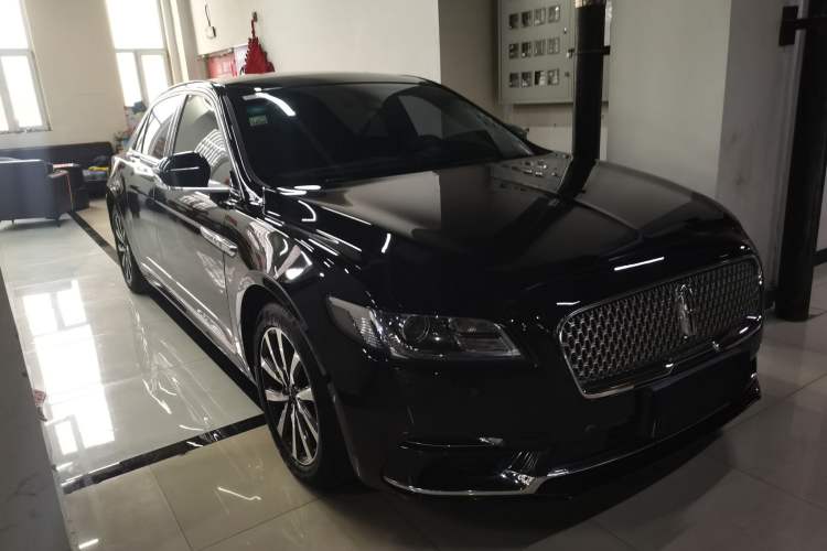 Used Lincoln Continental 2018 2.0T Two-Wheel Drive Deluxe Edition Front Right 45 Deg