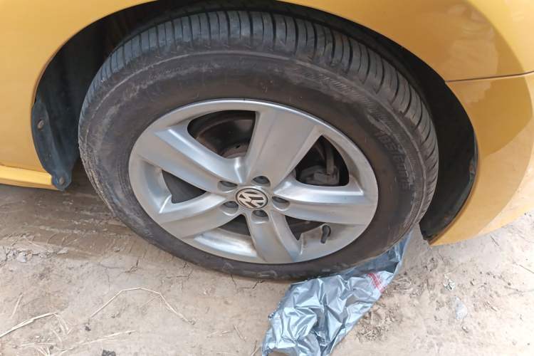 Used Volkswagen Polo 2011 1.4L Automatic ZhiShang Version Right Front Wheel Hub