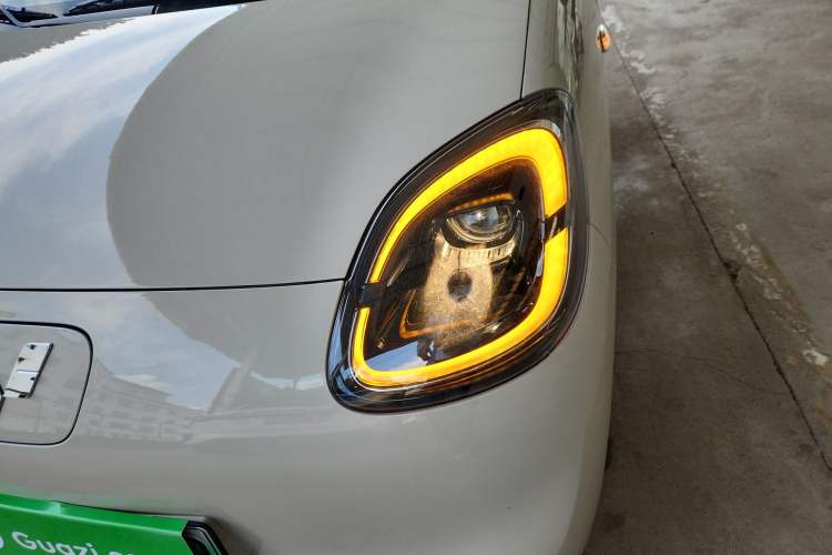 Used Wuling Hongguang MINIEV 2025 Four-Door Version Advanced Edition Left Front Headlight