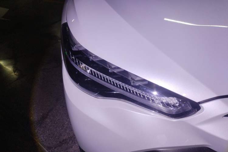 Used Toyota FRONTLANDER 2023 2.0L Smart Electric Hybrid Dual-Engine Luxury Edition Right Front Headlight