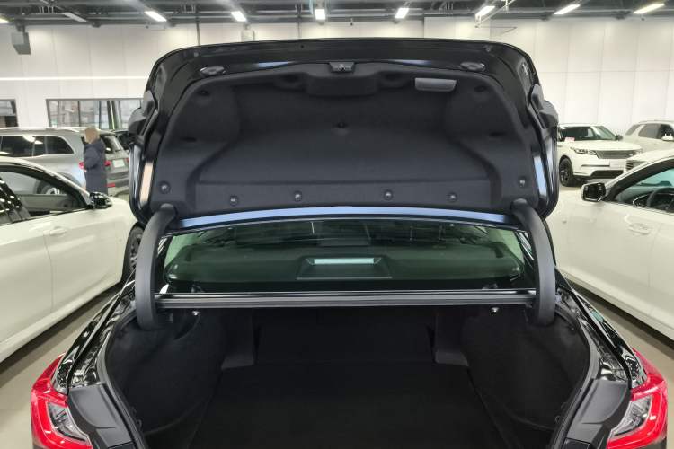 Used Toyota Camry 2026 Model Dual-Engine 2.0HSE Sport Lite Edition