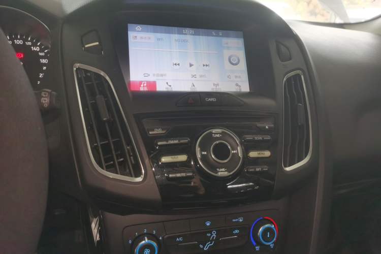 Used Ford Focus 2018 Hatchback Classic 1.6L Automatic Trendy SmartDrive Edition
