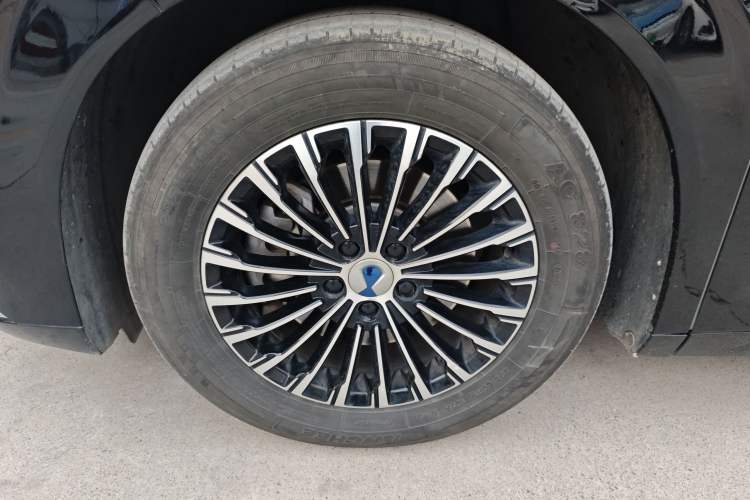 Used Denza D9 2022 DM-i 945 Luxury Model
