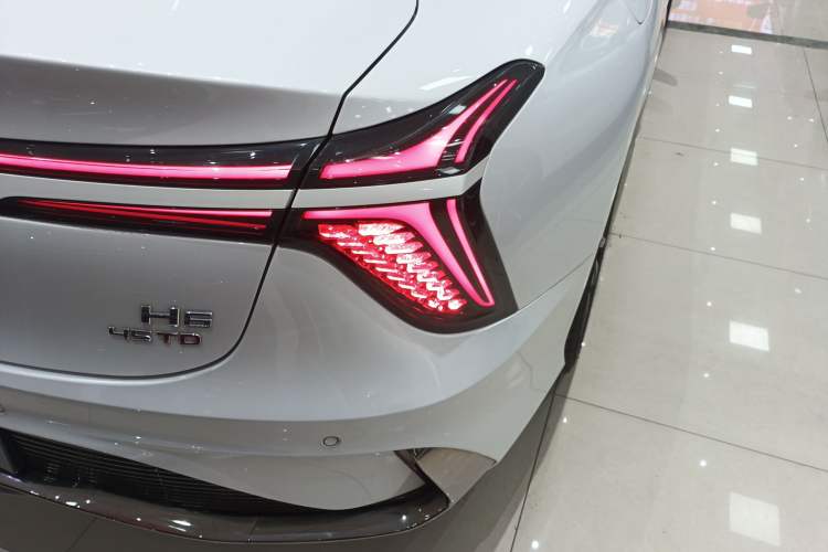 Used Hongqi H6 2023 2.0T ZhiShang Version
