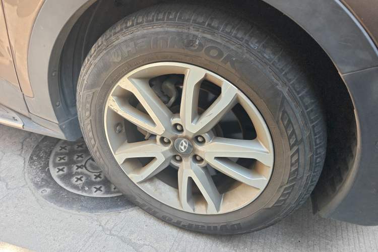 Used Hyundai Santa Fe 2013 Revised Version 2.0T Automatic All-Wheel Drive Top-Tier Trim