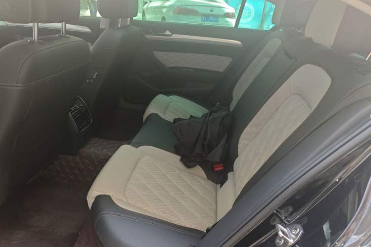 Used Volkswagen Magotan 2023 2 Million Units Limited-Edition 380TSI DSG Flagship Version Left Rear Seat