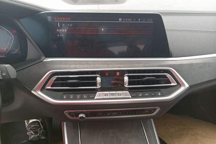 Used BMW X5 2021 xDrive40i Luxury Model with M Sport Package Audio And AC Panel