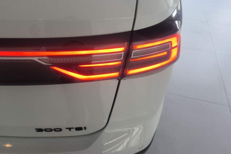 Used Volkswagen Tharu 2023 300TSI Two-Wheel-Drive Full Moon Edition Right Rear Taillight