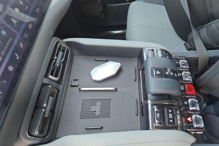 Used Formula Leopard Leopard 5 2023 Navigator Edition
