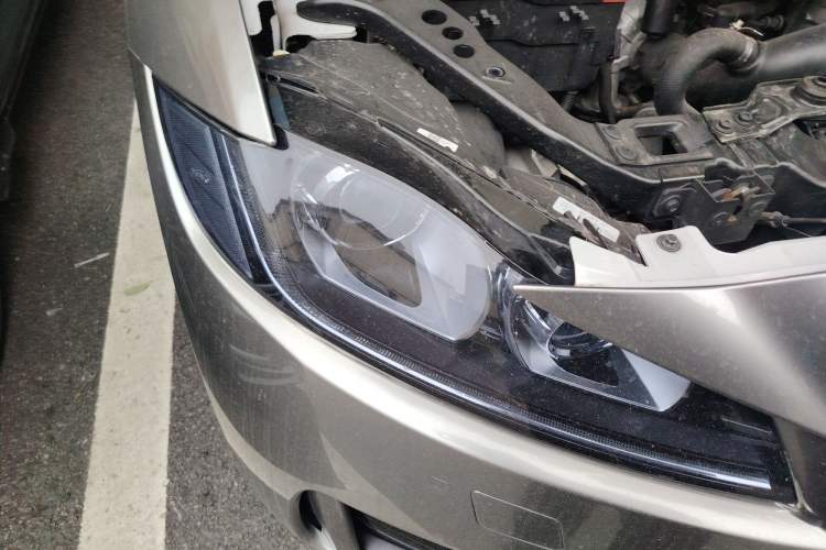 Used Jaguar F-PACE 2018 2.0T All-Wheel Drive R-Sport Sport Edition Right Front Headlight