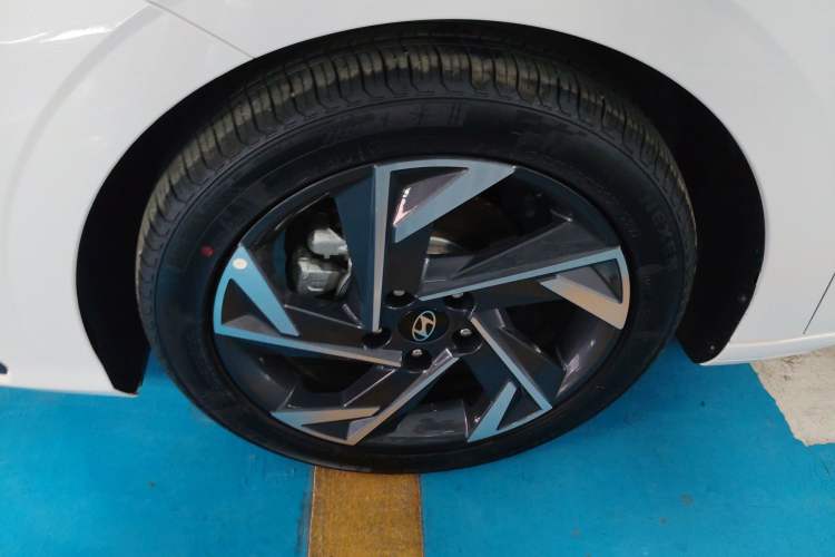 Used Hyundai Elantra 2023 1.5L CVT GLX Elite Edition Exterior 4