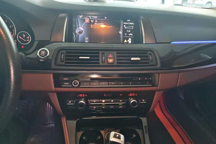 Used BMW 5 Series 2014 525Li Leading Model Audio And AC Panel