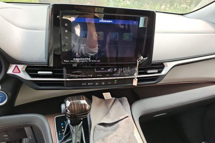 Used Toyota SIENNA 2024 2.5L Hybrid Comfort Edition Audio And AC Panel