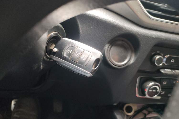 Used Dongfeng Fengon S560 2018 1.8L CVT Elite Model 7 Seats Vehicle Key