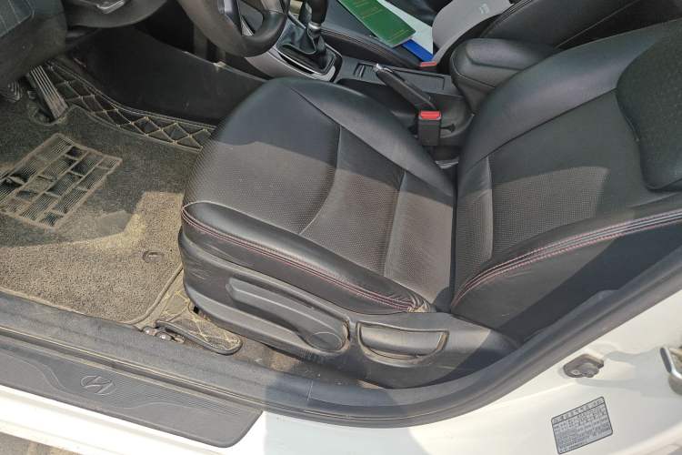 Used Hyundai Elantra (5th Generation / Langdong) 2016 1.6L Manual Luxury Model