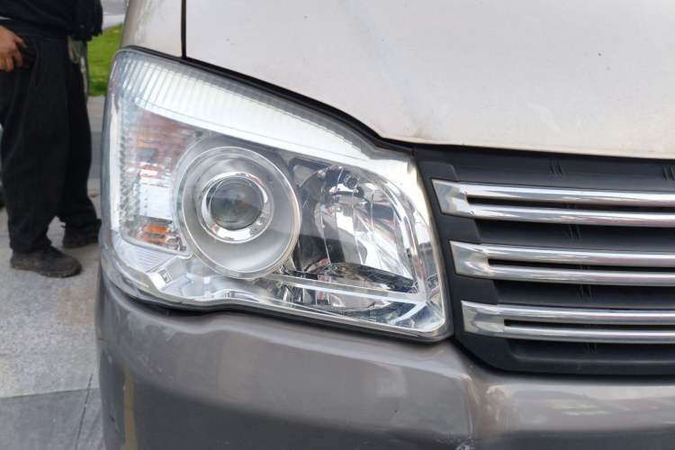 Used FORTHING Lingzhi 2016 M3 1.6L 7-Seater Luxury Model China IV Standard Right Front Headlight