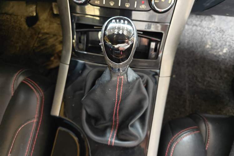 Used Huatai Santa Fe 2016 1.5T Gasoline Manual Two-Wheel Drive Smart Enjoyment i3 Model
