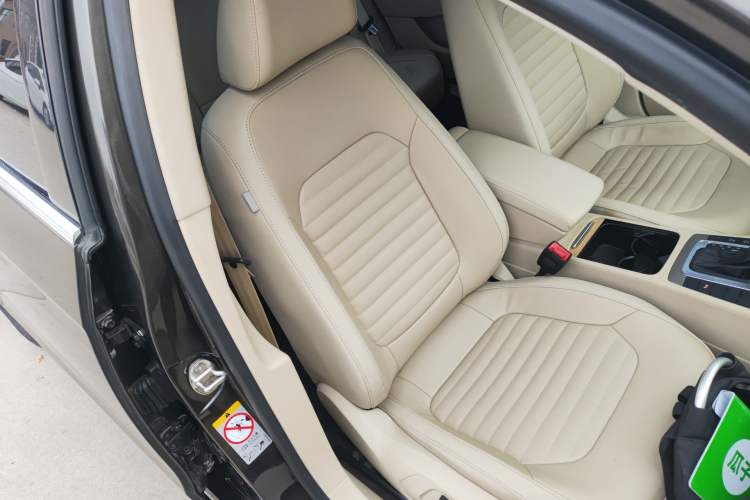 Used Volkswagen Magotan 2015 1.8TSI Advanced Model Right Front Seat