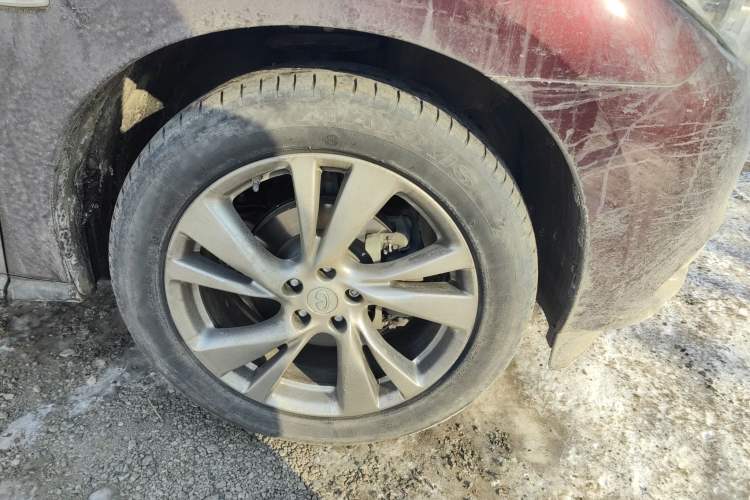 Used Infiniti QX60 2014 3.5L Four-Wheel Drive All-Terrain Version Right Front Wheel Hub