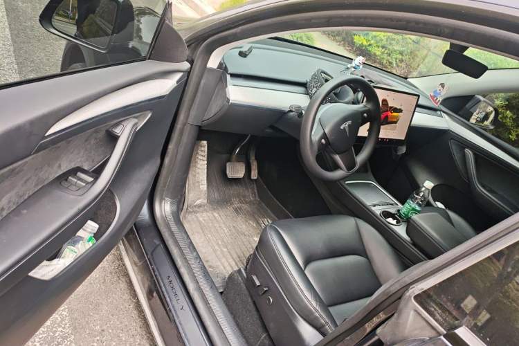 Used Tesla Model Y 2024 Long-Range All-Wheel-Drive Version