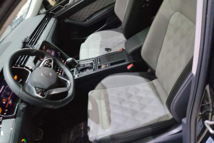 Used Volkswagen Magotan 2023 2 Million Units Limited Edition 330TSI DSG Leading Version