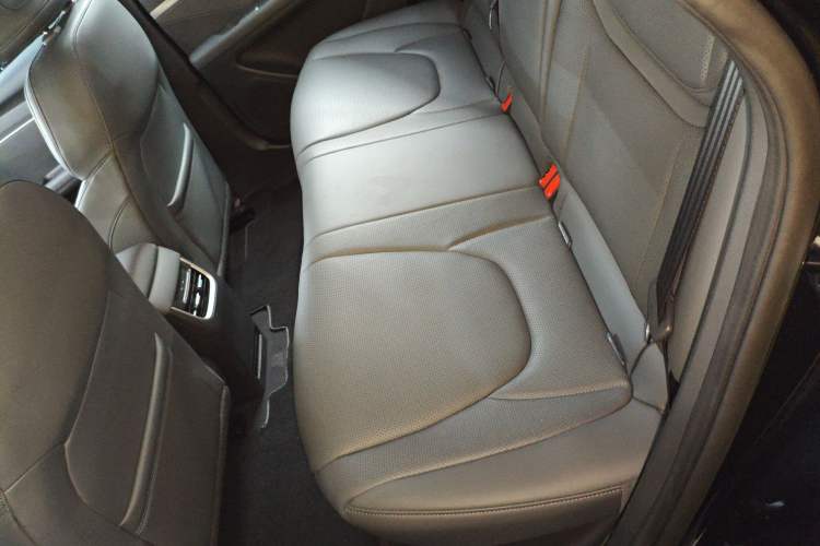 Used XPeng MONA M03 2025 600 with Ultra-Long Range Max Left Rear Seat