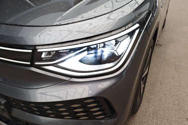 Used Volkswagen ID.6 X 2023 Pure Long-Range Version Left Front Headlight