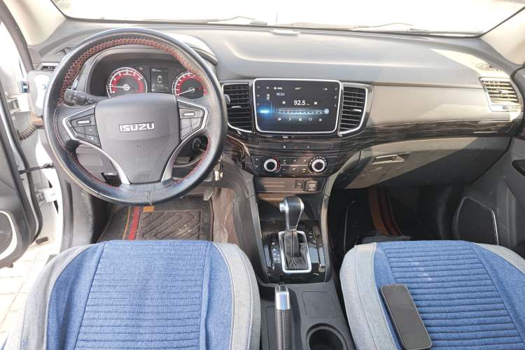 Used Isuzu D-MAX 2020 2.5T Two-Wheel Drive Automatic Flagship Edition China VI Standard Extended Version JE4D25Q6A