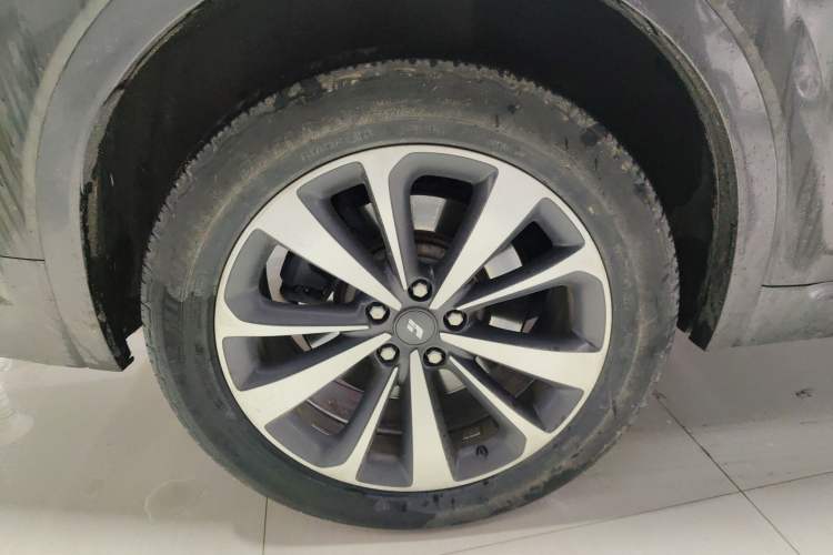 Used Li Auto ONE 2020 Extended-Range 6-Seater Version Right Rear Wheel Hub