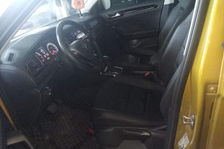 Used Volkswagen T-ROC 2018 280TSI DSG Two-Wheel-Drive Comfort Version China V Standard