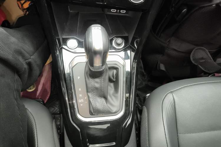 Used Volkswagen T-ROC 2021 280TSI DSG Two-Wheel Drive Comfort Connect Edition