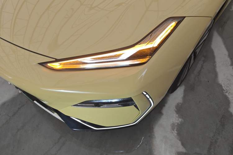 Used Geely Galaxy E8 2024 665 km Range Rear-Drive Starship Intelligent Driving Version Left Front Headlight