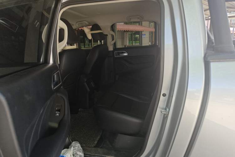 Used Great Wall Poer 2023 2.0T Commercial Version Automatic Diesel Two-Wheel Drive Elite Trim with Long Bed – GW4D20M Left Rear Seat