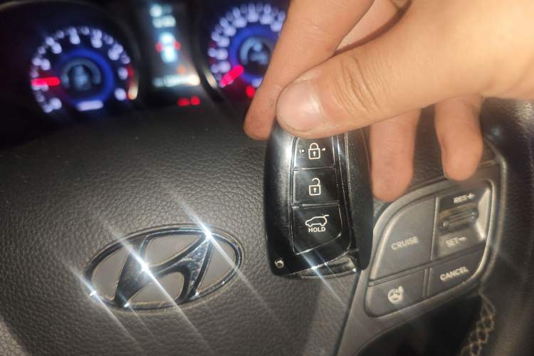 Used Hyundai Santa Fe 2013 2.4L Automatic Two-Wheel Drive Smart Version
