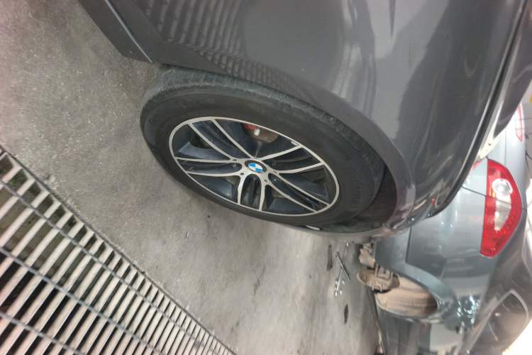 Used BMW 3 Series 2017 320Li Fashion Model Right Front Wheel Hub