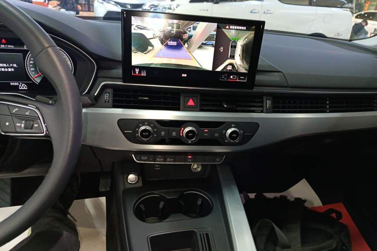 Used Audi A4L 2022 40 TFSI Fashion Dynamic Model Audio And AC Panel