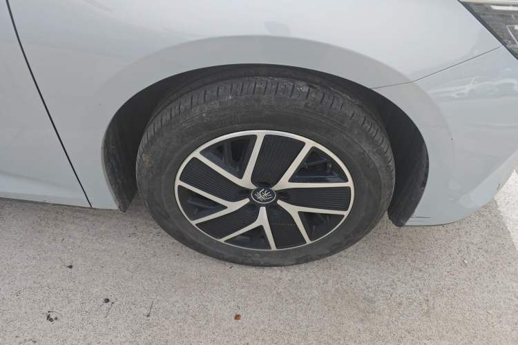 Used BYD Qin L 2024 DM-i 120KM Leading Model Right Front Wheel Hub