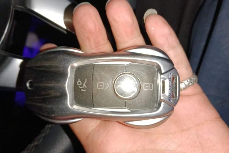 Used Mercedes-Benz GLC 2021 GLC 260 L 4MATIC Luxury Model Vehicle Key