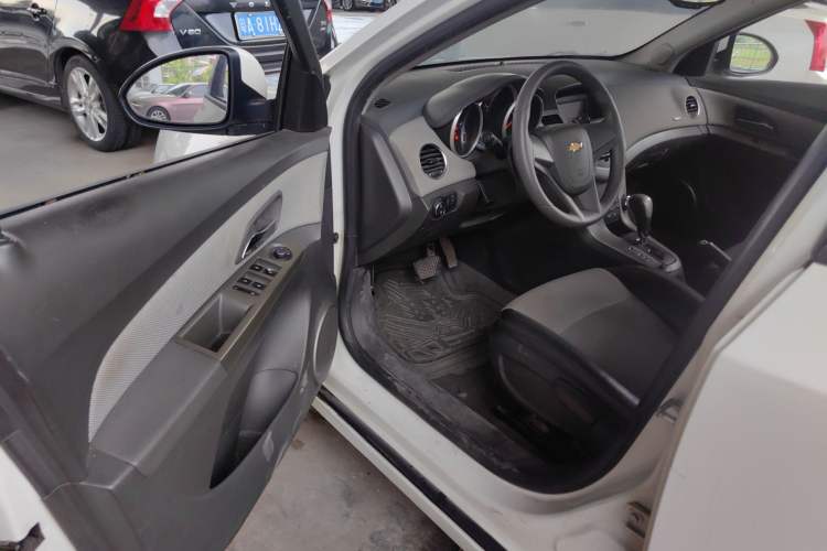 Used Chevrolet Cruze 2013 1.8L SE AT Driver Seat