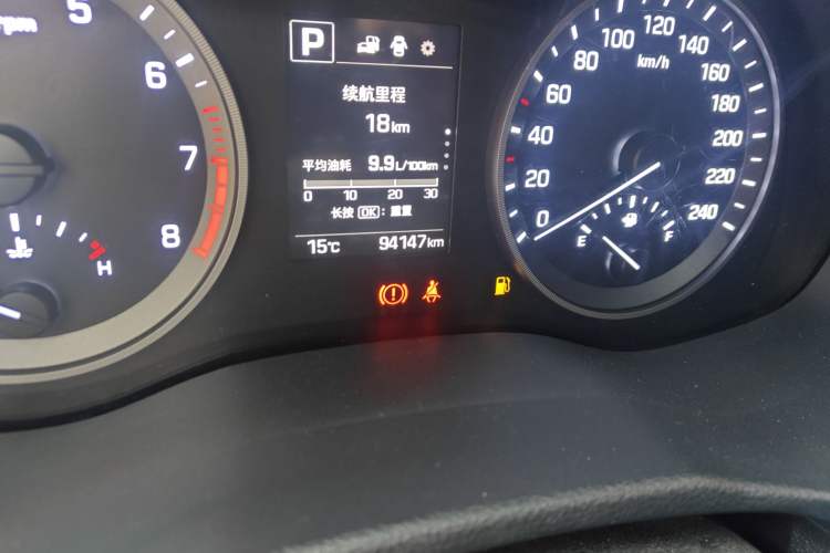 Used Hyundai Tucson 2015 1.6T Dual-Clutch Two-Wheel-Drive Smart Model Odometer Close Up