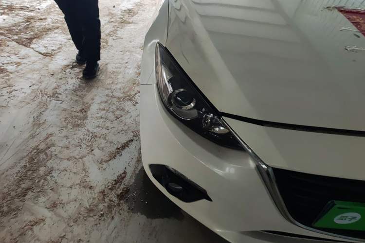 Used Mazda 3 Axela 2016 Sedan 1.5L Manual Comfort Model
