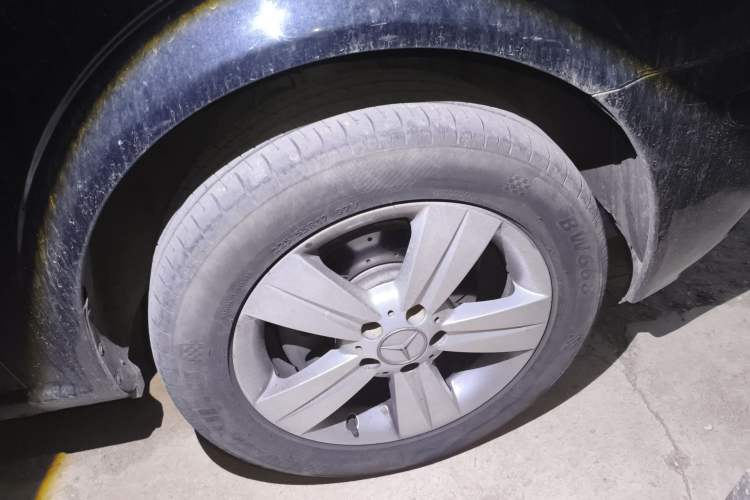 Used Mercedes-Benz Viano 2013 3.0L Comfort Edition Right Front Wheel Hub