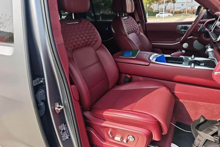 Used Tank 700 New Energy 2024 Hi4-T Extreme Edition Right Front Seat