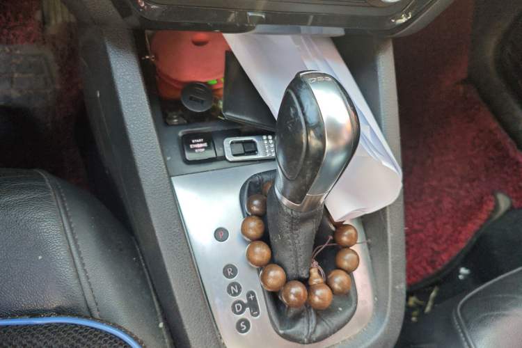 Used Volkswagen Sagitar 2014 1.4TSI Automatic Luxury Model Gear Lever