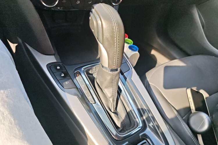 Used Chevrolet Malibu 2016 2.0L Automatic Luxury Edition Gear Lever