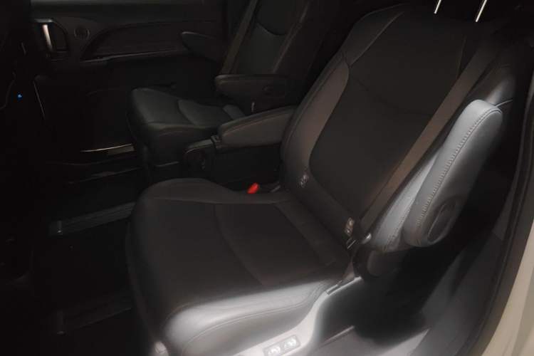 Used Toyota Granvia 2022 2.5L Hybrid Flagship Edition Left Rear Seat