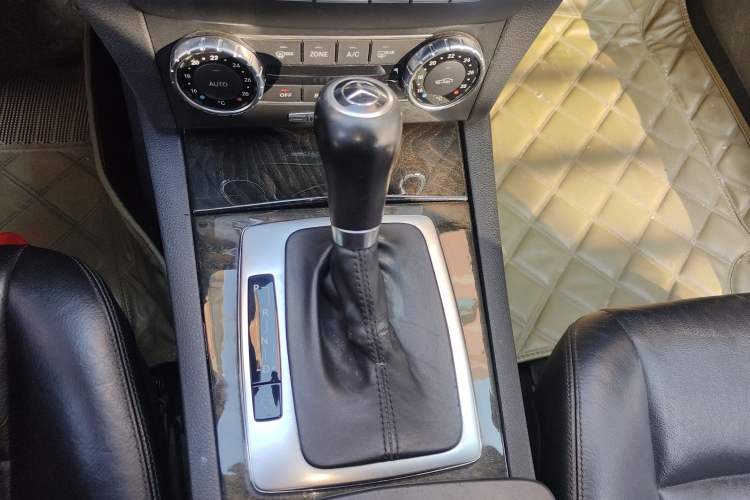Used Mercedes-Benz C-Class 2011 C 200 CGI Fashion Model Gear Lever